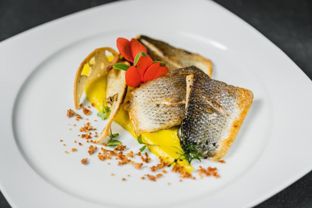 LHP Hotel River&SPA Florenz Exterior foto A prepared dish of European sea bass